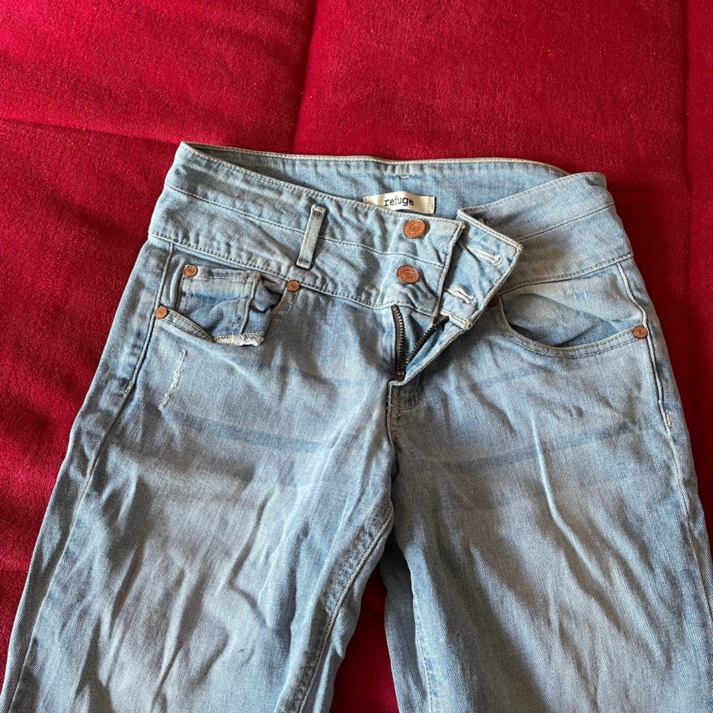 women’s light blue denim jeans